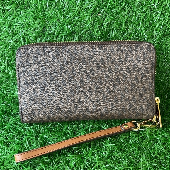 Michael Kors Jet Set Travel Lg Flat Multifunctional Phone Case-Wristlet-Wallet - Picture 2 of 16